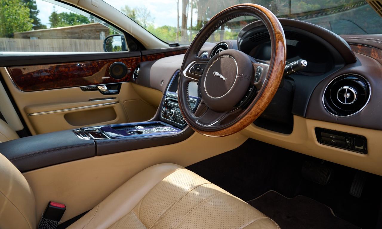 2010 Jaguar XJ V8 Portfolio Auto