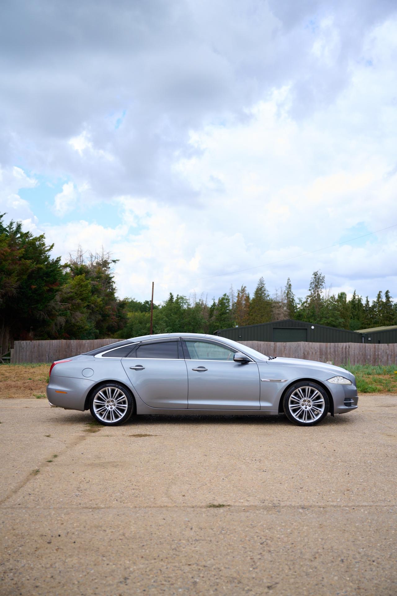 2010 Jaguar XJ V8 Portfolio Auto