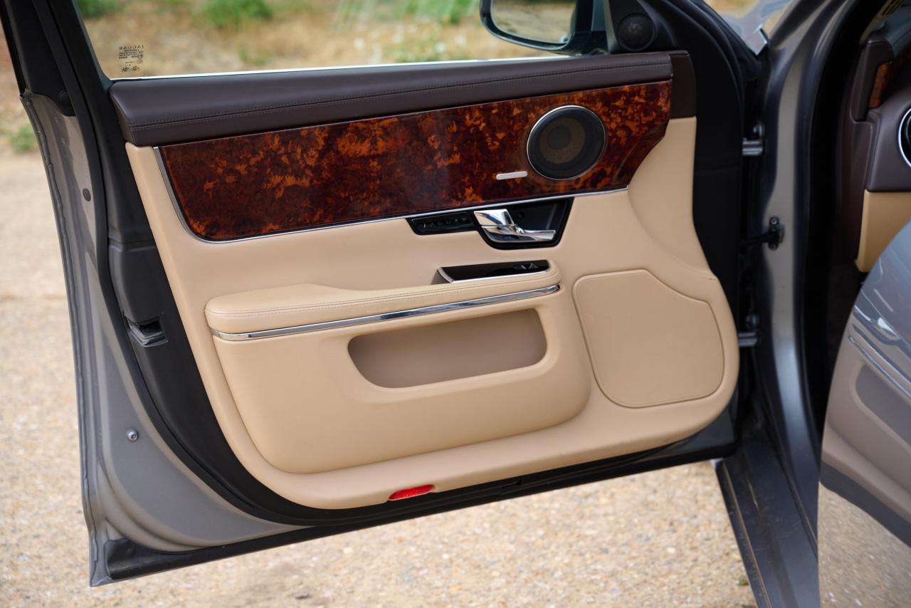 2010 Jaguar XJ V8 Portfolio Auto
