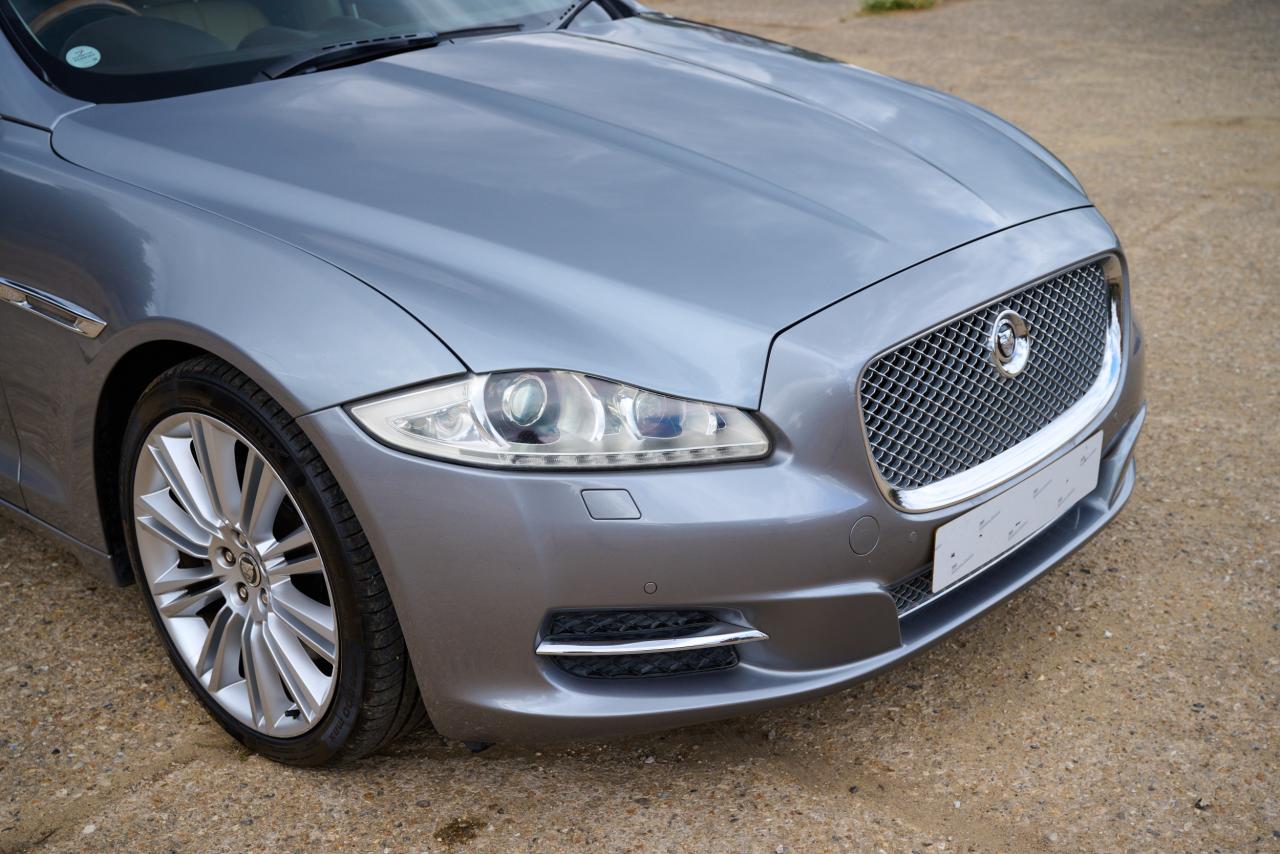 2010 Jaguar XJ V8 Portfolio Auto