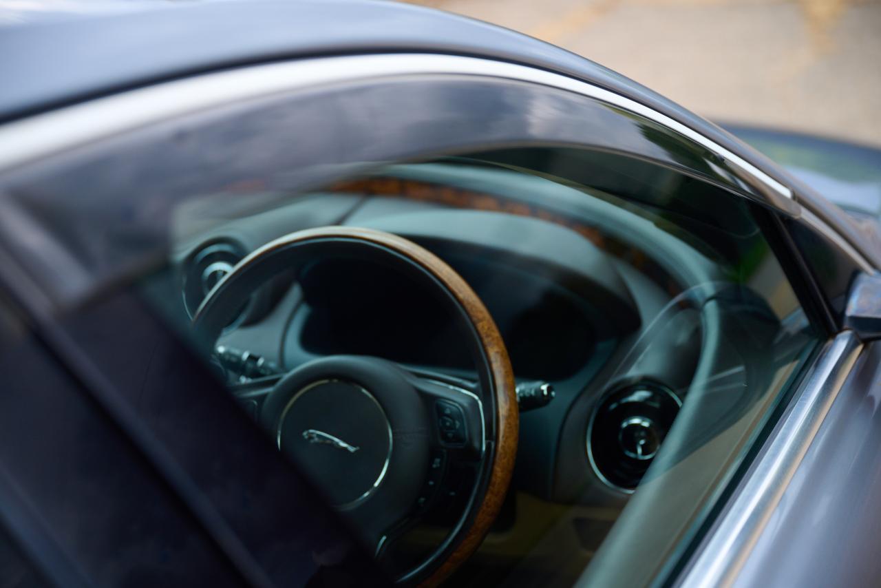 2010 Jaguar XJ V8 Portfolio Auto