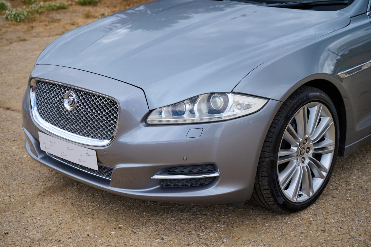 2010 Jaguar XJ V8 Portfolio Auto