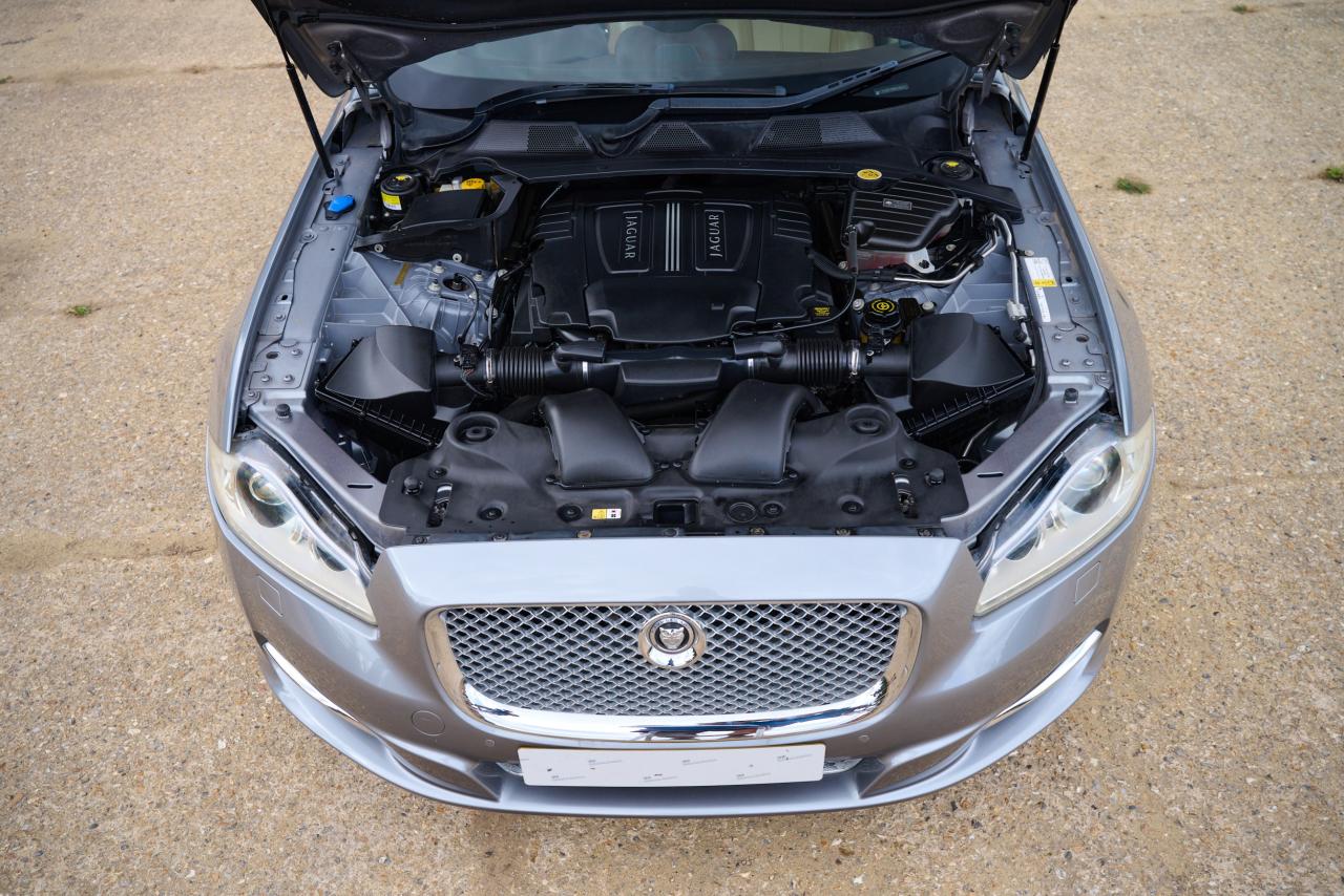 2010 Jaguar XJ V8 Portfolio Auto