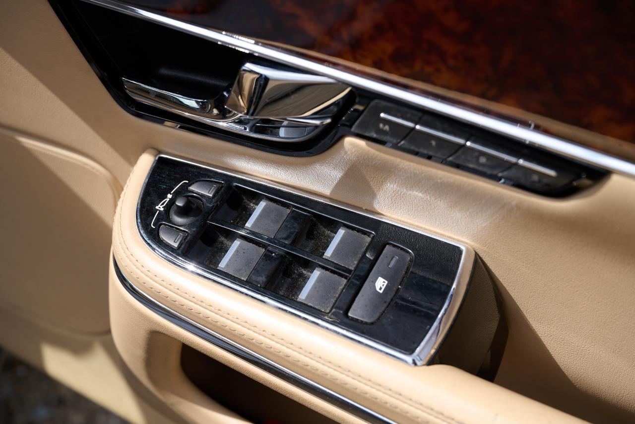 2010 Jaguar XJ V8 Portfolio Auto