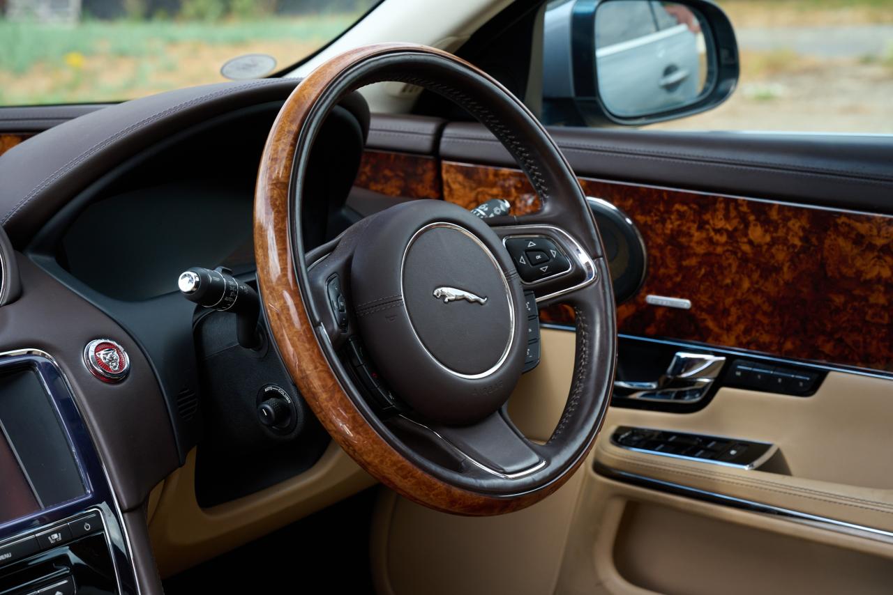 2010 Jaguar XJ V8 Portfolio Auto