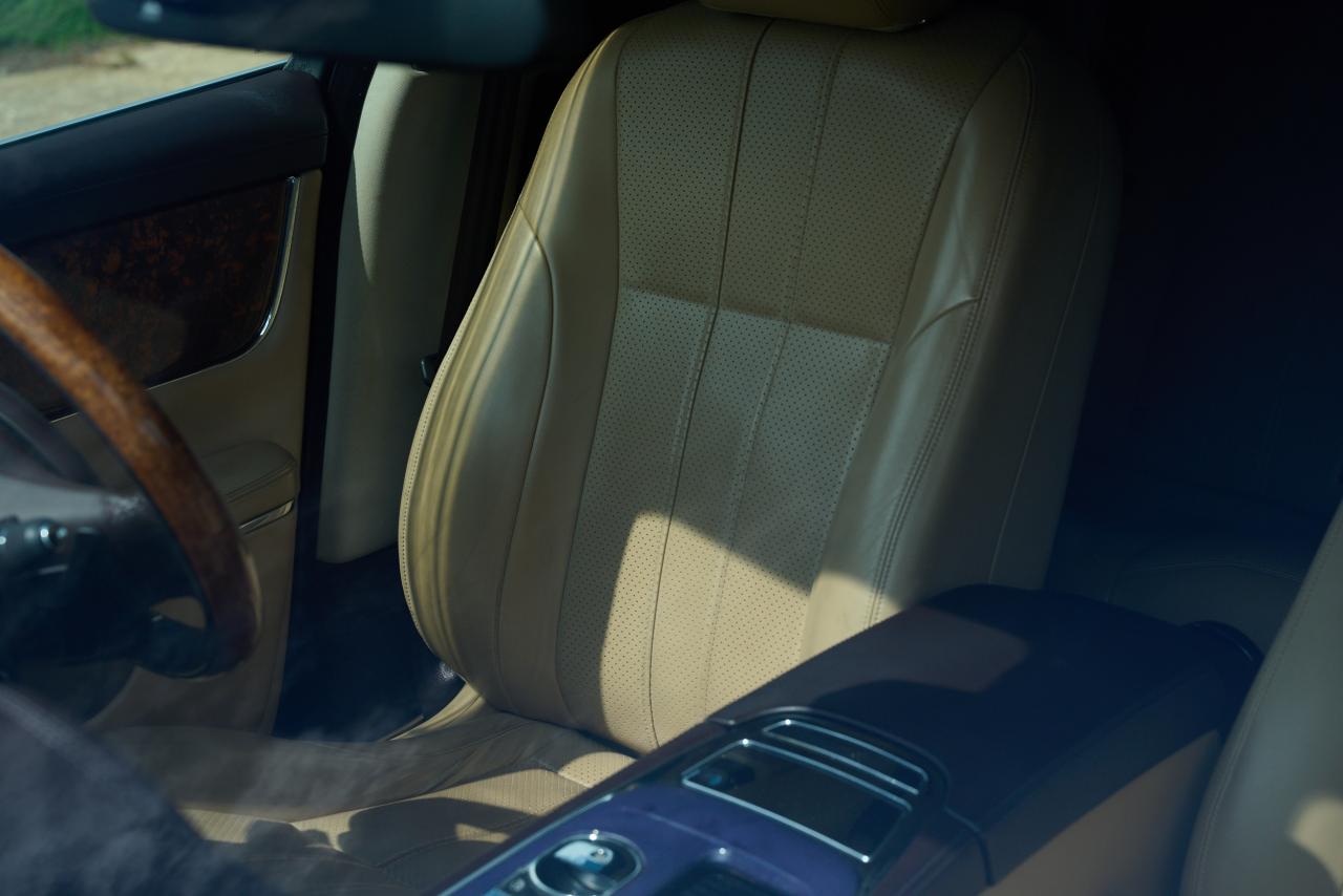2010 Jaguar XJ V8 Portfolio Auto