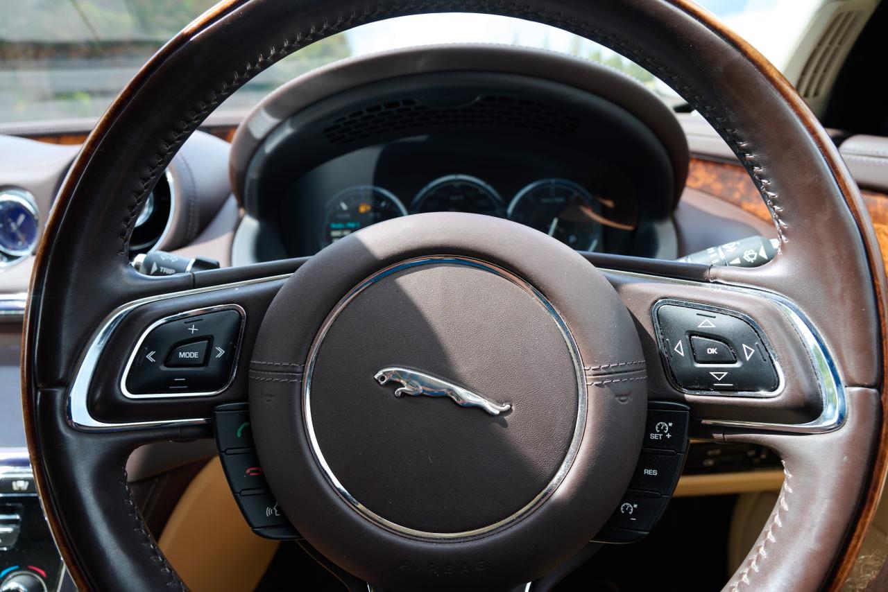 2010 Jaguar XJ V8 Portfolio Auto