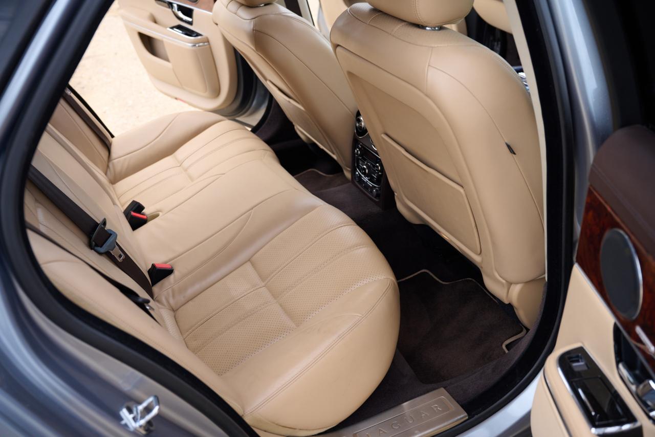 2010 Jaguar XJ V8 Portfolio Auto