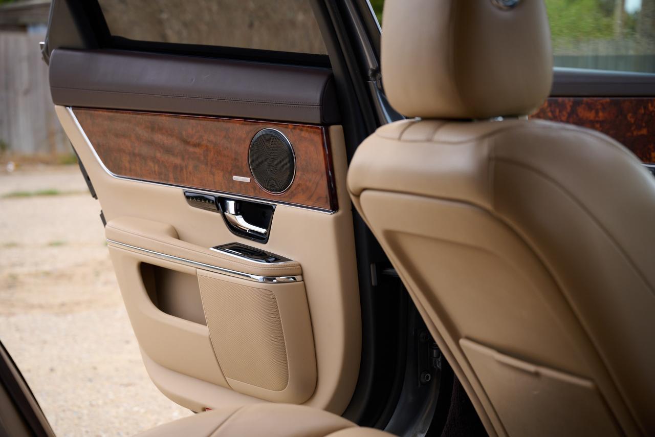 2010 Jaguar XJ V8 Portfolio Auto