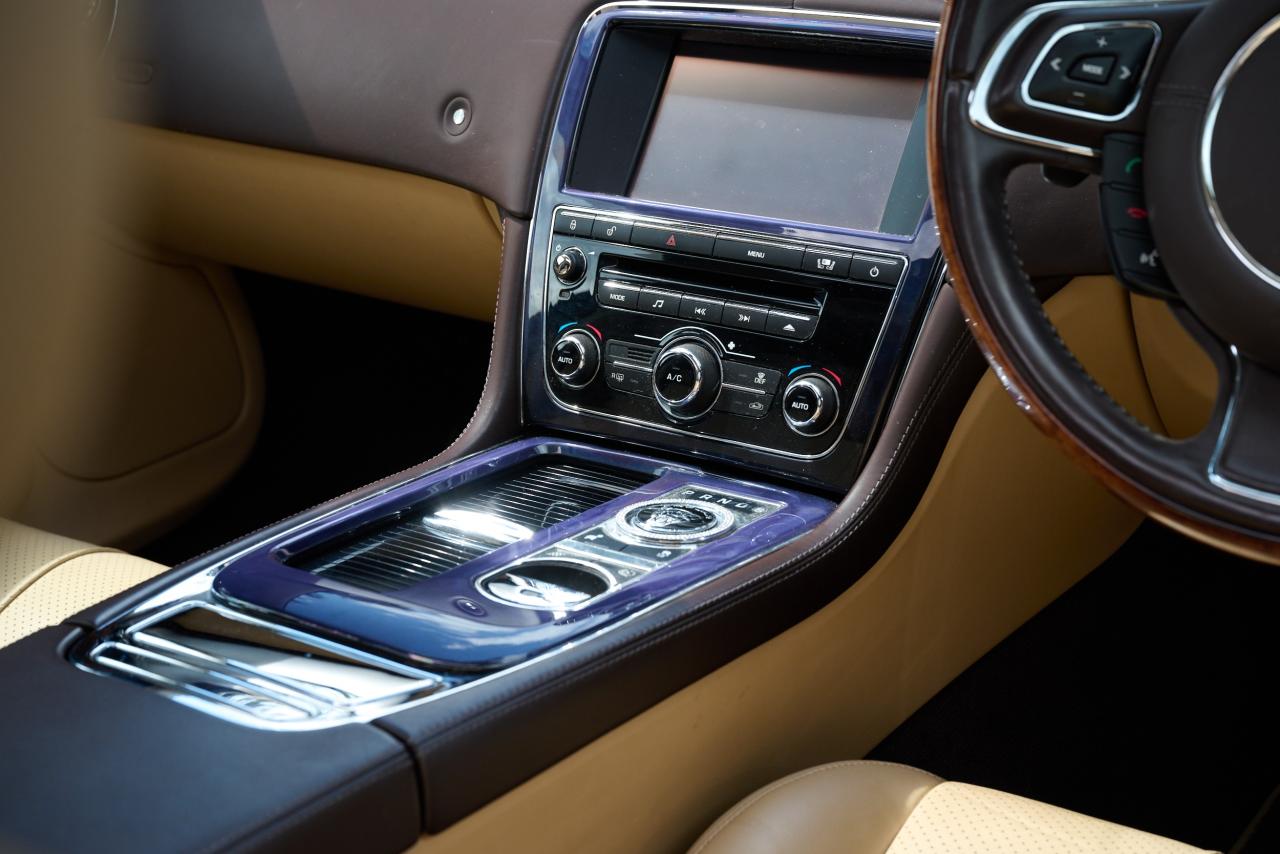 2010 Jaguar XJ V8 Portfolio Auto