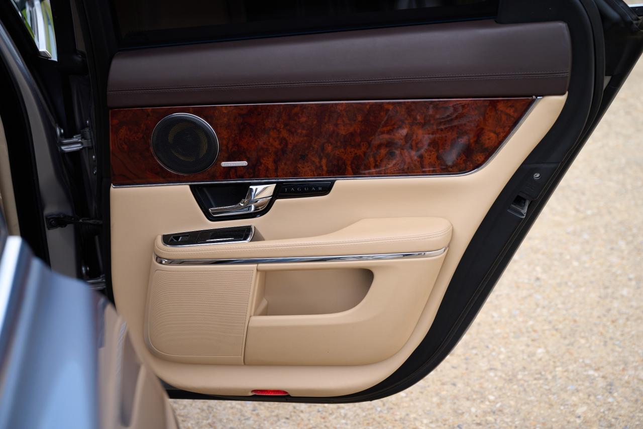 2010 Jaguar XJ V8 Portfolio Auto