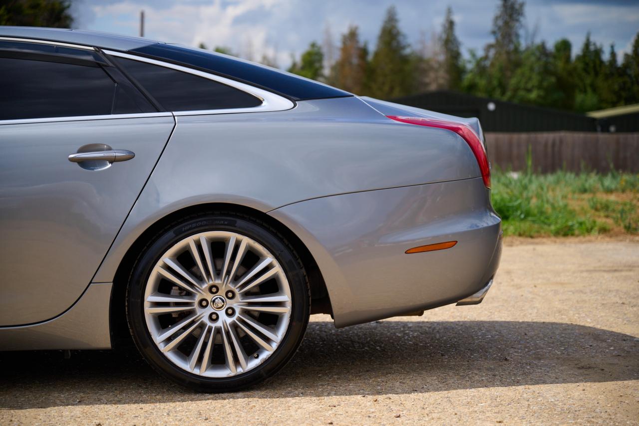 2010 Jaguar XJ V8 Portfolio Auto