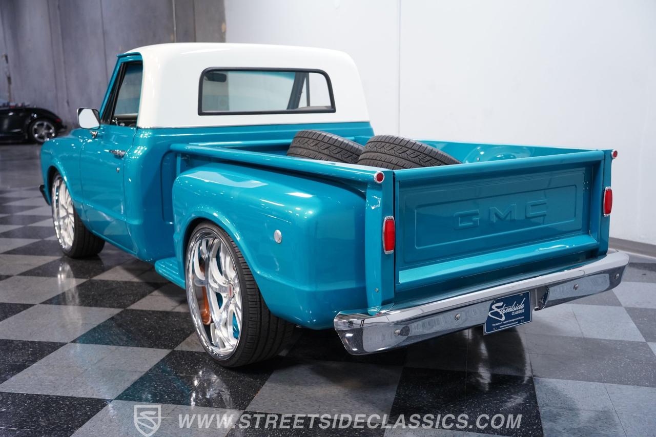 1967 GMC C10 Stepside Restomod