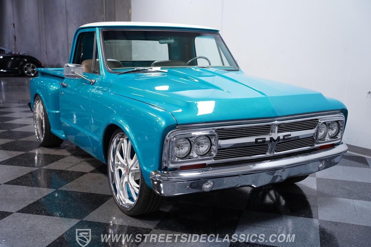 1967 GMC C10 Stepside Restomod