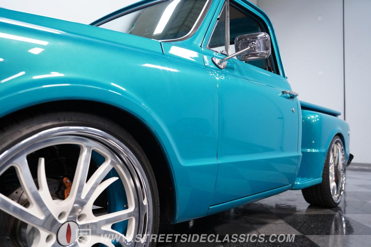 1967 GMC C10 Stepside Restomod