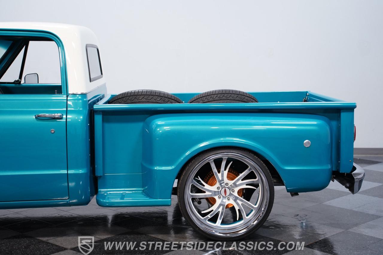 1967 GMC C10 Stepside Restomod