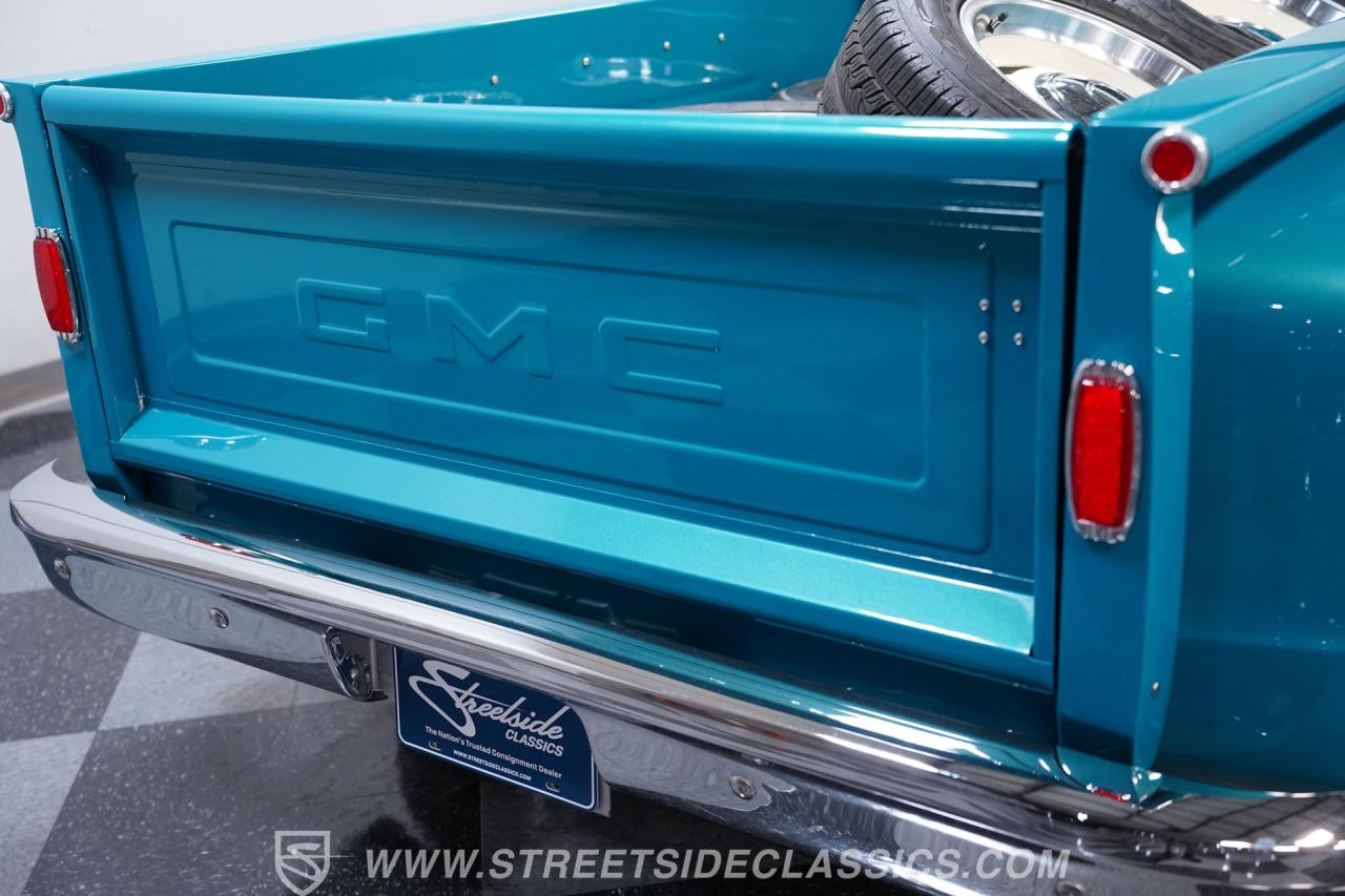 1967 GMC C10 Stepside Restomod