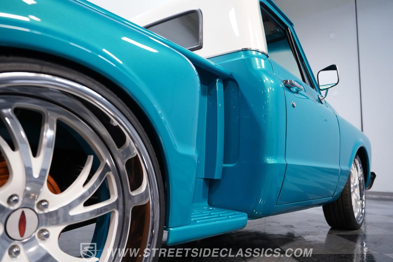 1967 GMC C10 Stepside Restomod