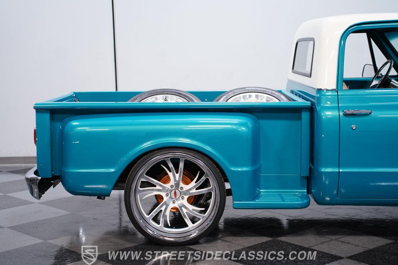 1967 GMC C10 Stepside Restomod