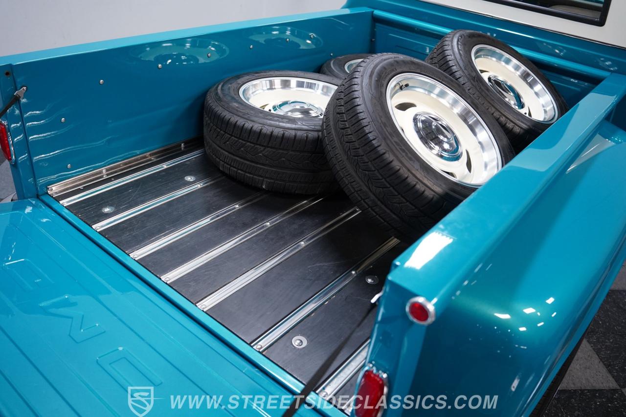 1967 GMC C10 Stepside Restomod