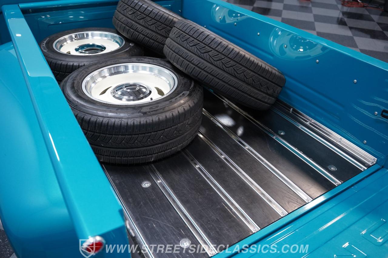1967 GMC C10 Stepside Restomod