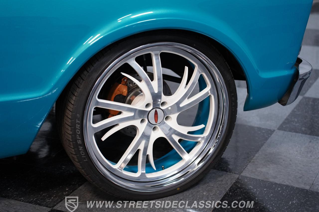 1967 GMC C10 Stepside Restomod