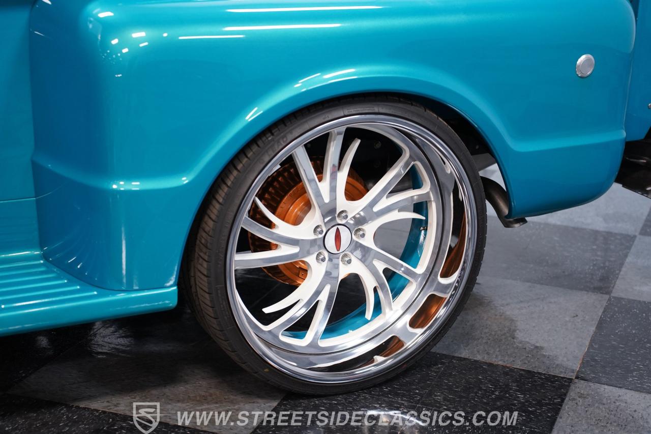 1967 GMC C10 Stepside Restomod