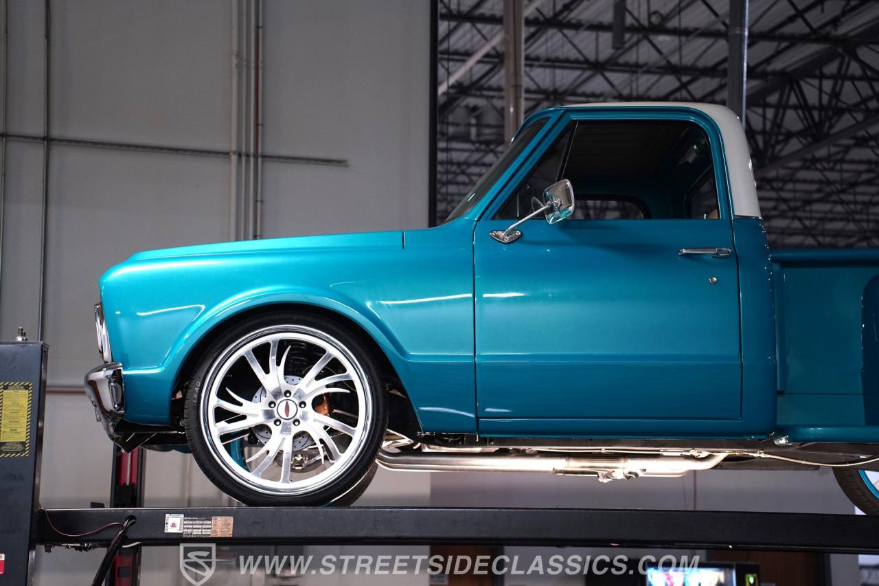 1967 GMC C10 Stepside Restomod