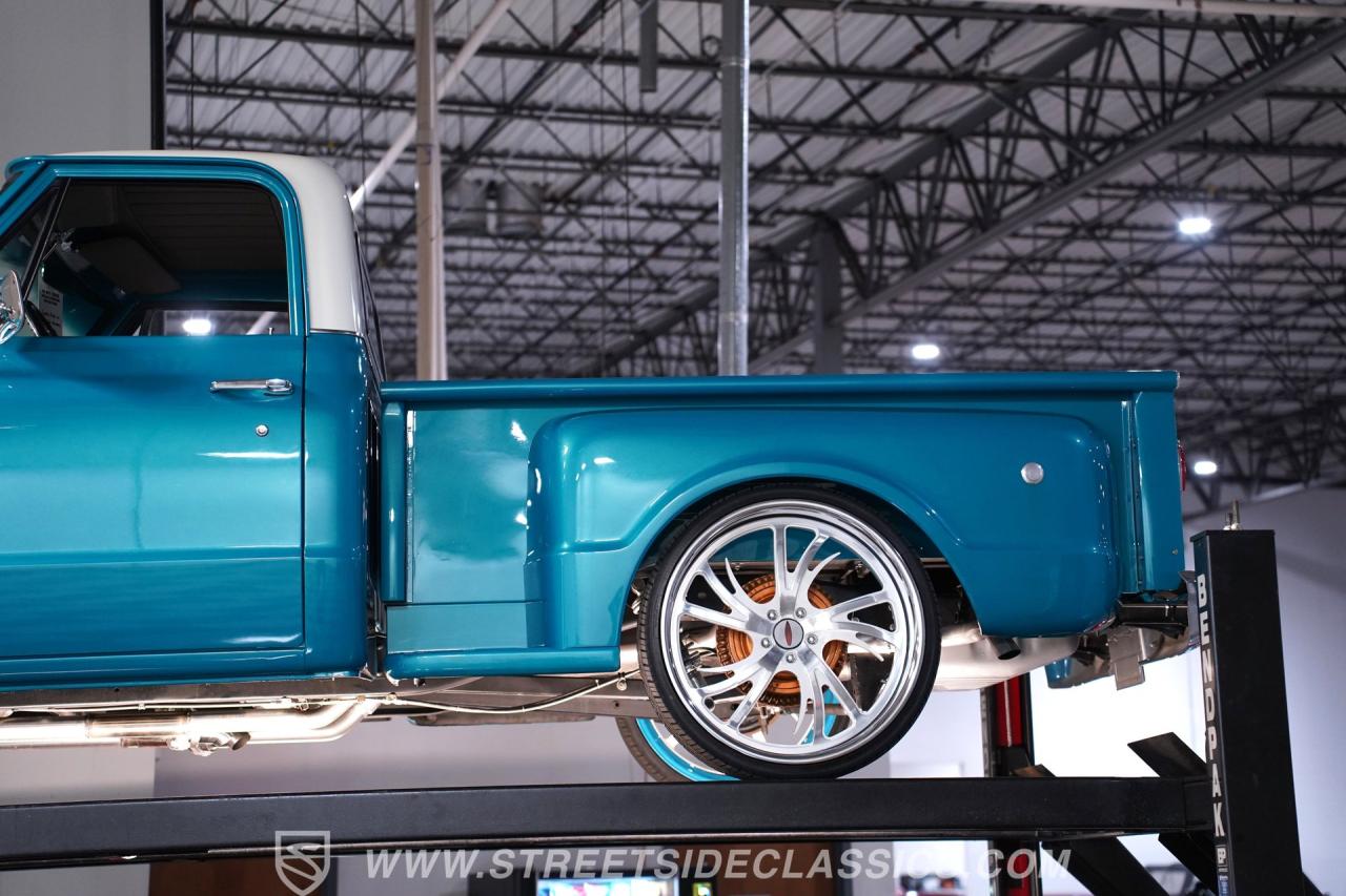 1967 GMC C10 Stepside Restomod