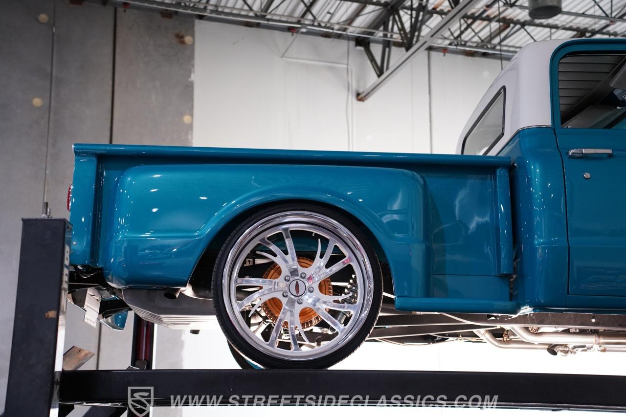 1967 GMC C10 Stepside Restomod
