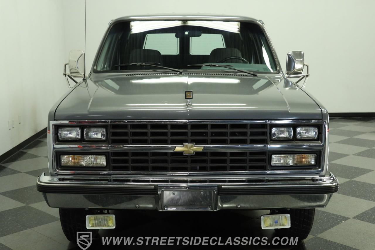 1990 Chevrolet Suburban R2500