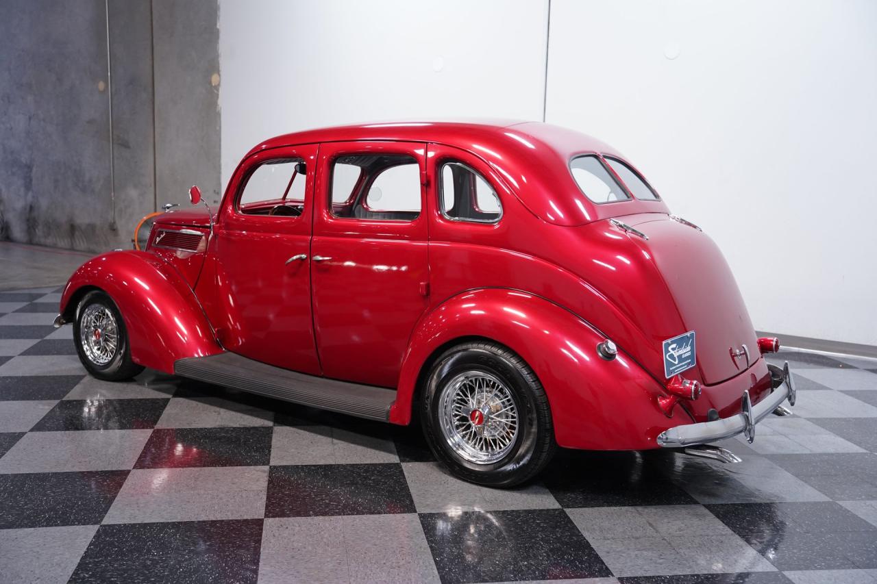 1937 Ford Deluxe