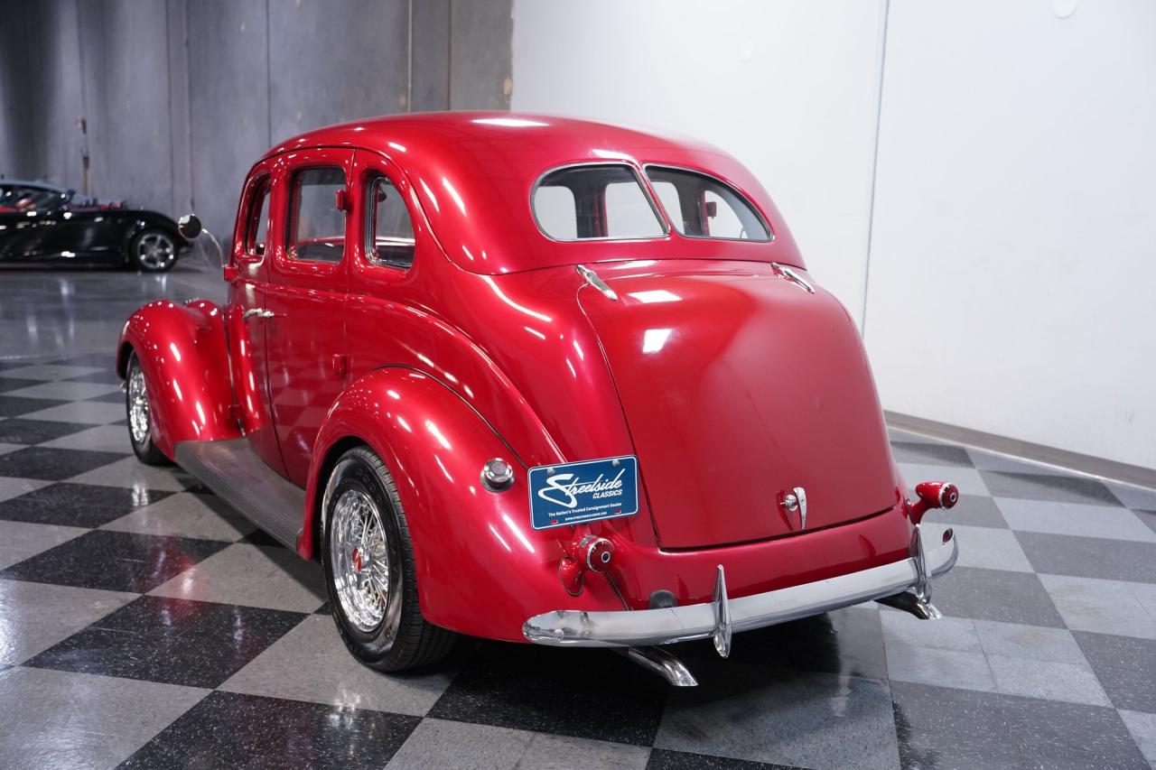 1937 Ford Deluxe