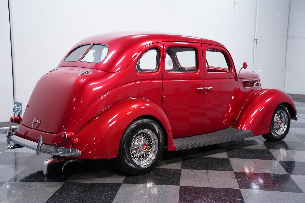 1937 Ford Deluxe