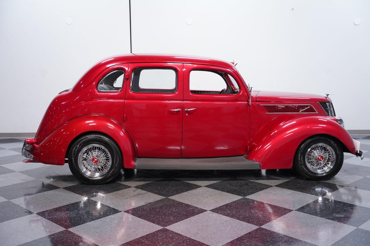 1937 Ford Deluxe