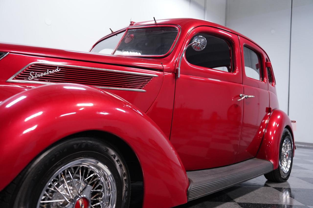 1937 Ford Deluxe