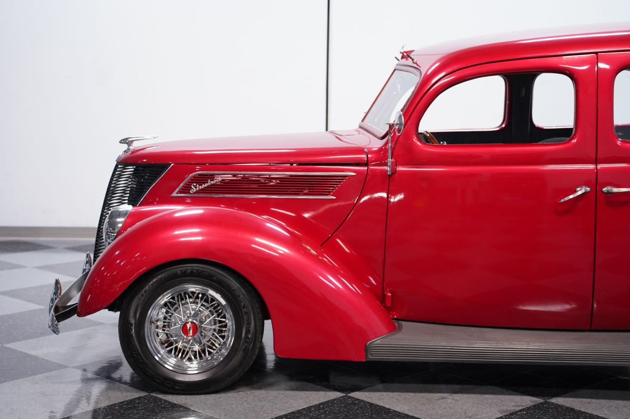 1937 Ford Deluxe