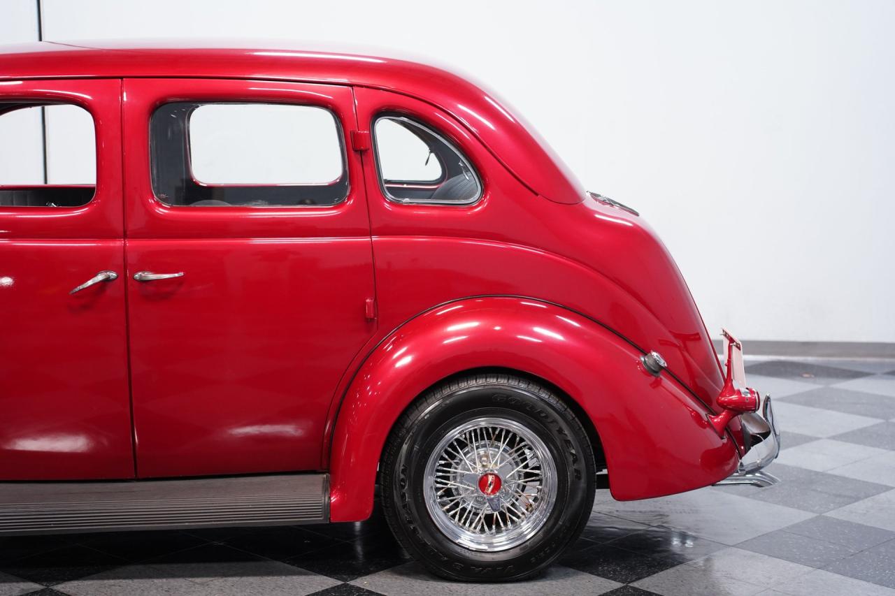1937 Ford Deluxe