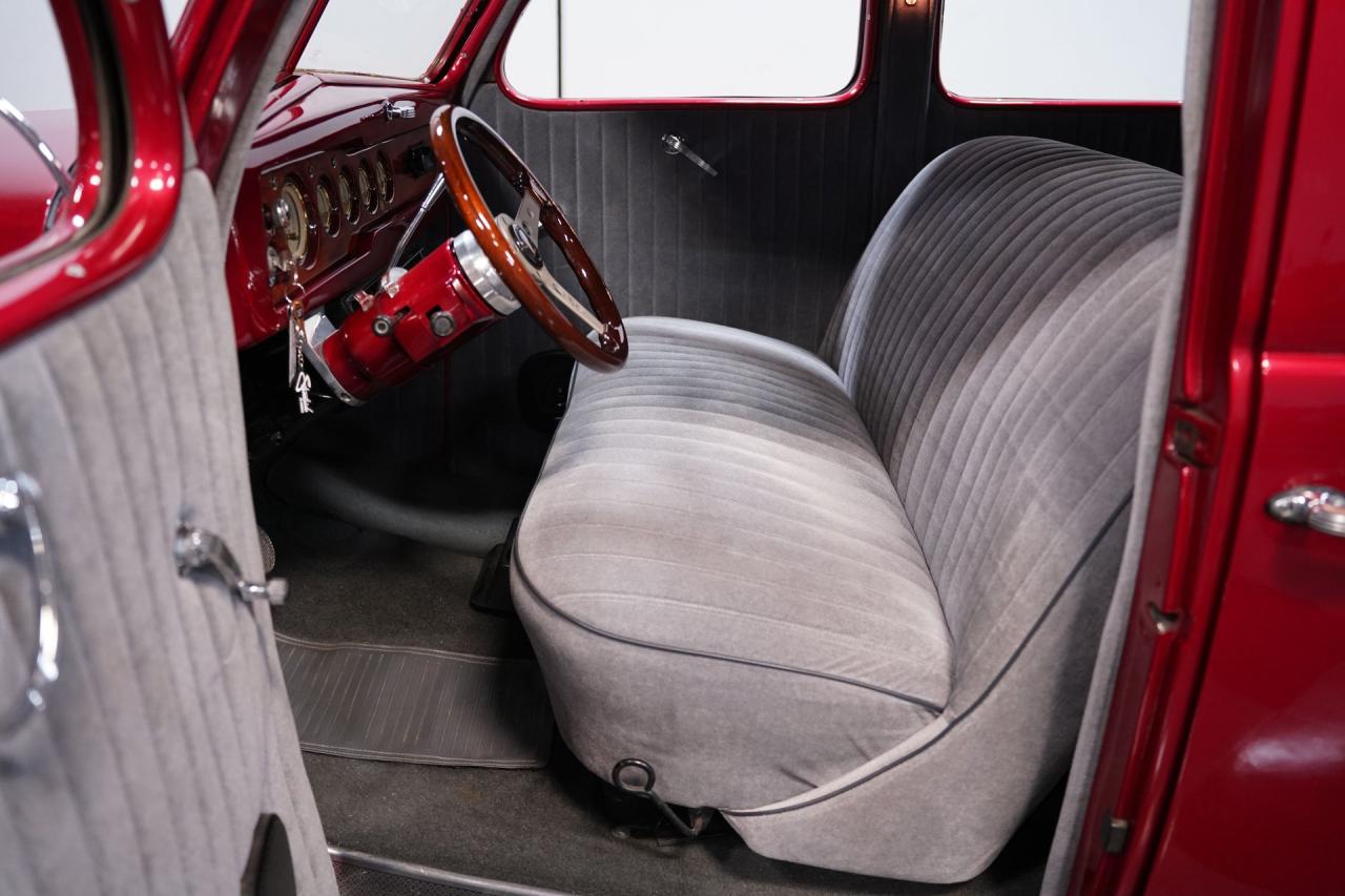 1937 Ford Deluxe