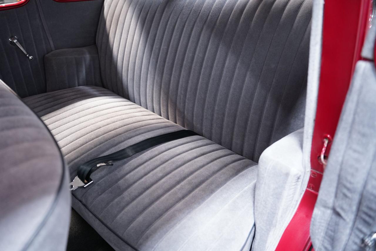 1937 Ford Deluxe