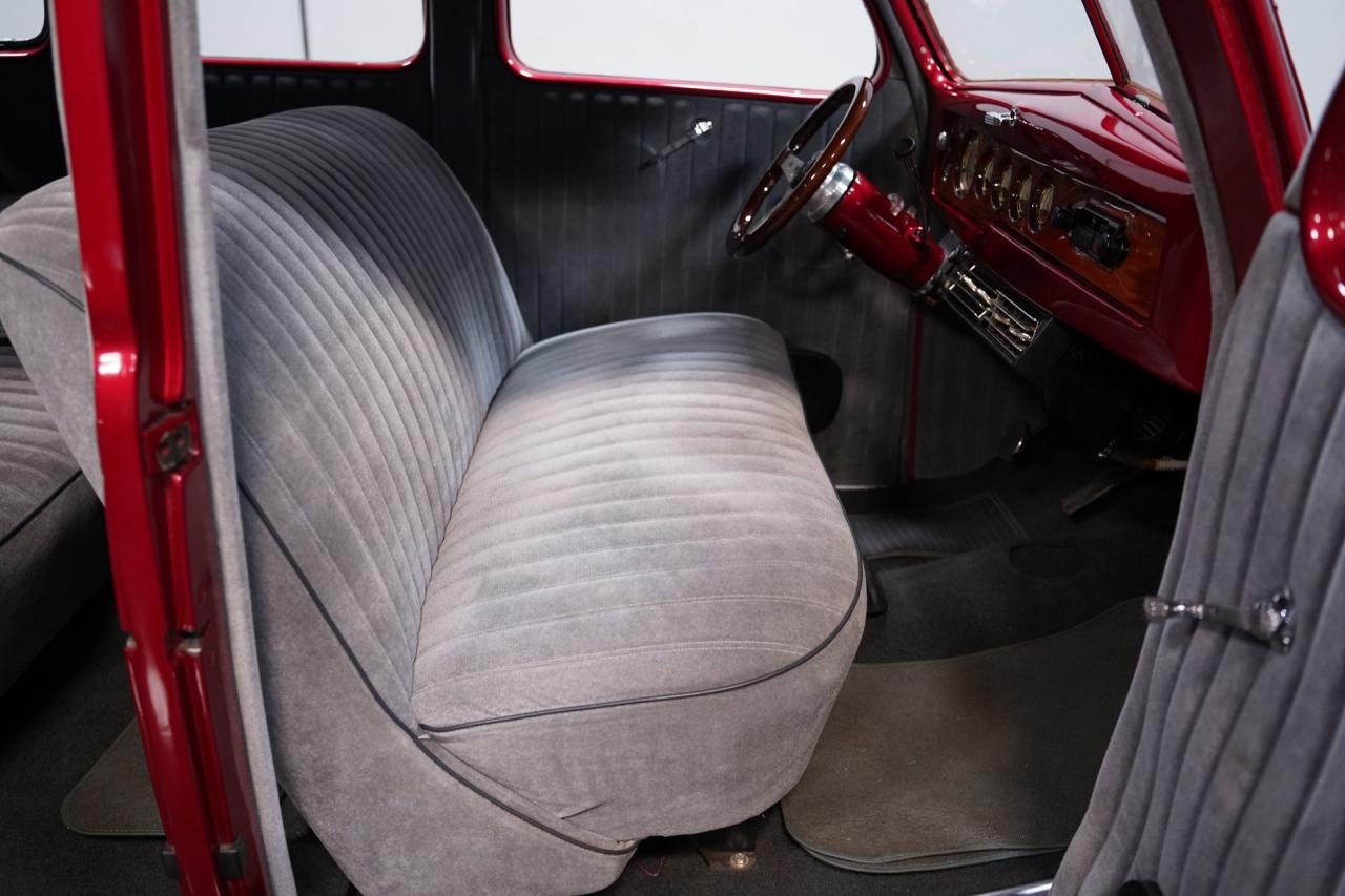1937 Ford Deluxe