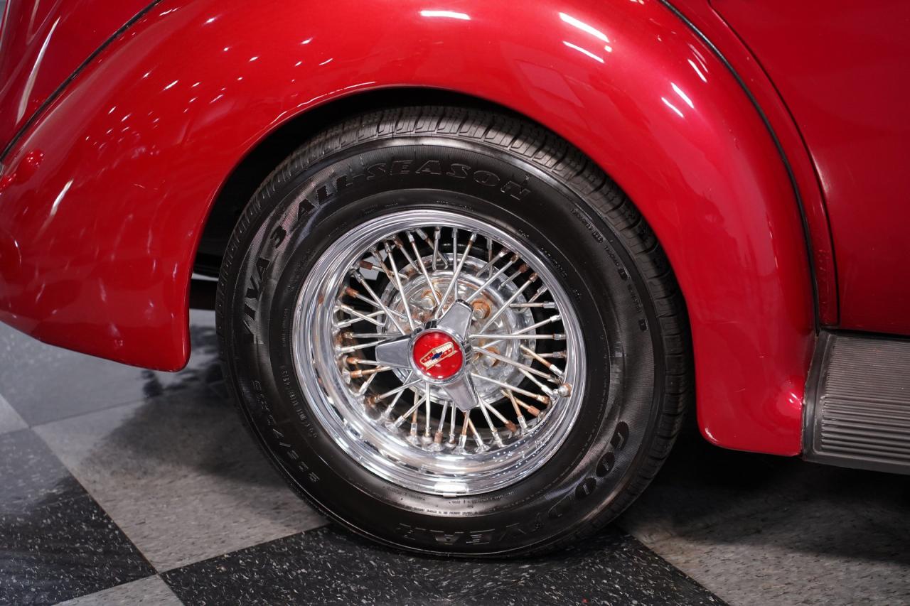 1937 Ford Deluxe