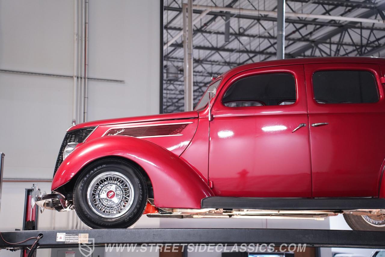 1937 Ford Deluxe