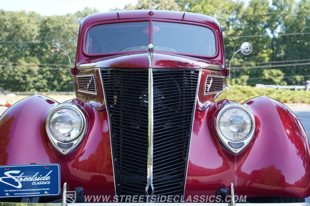 1937 Ford Deluxe