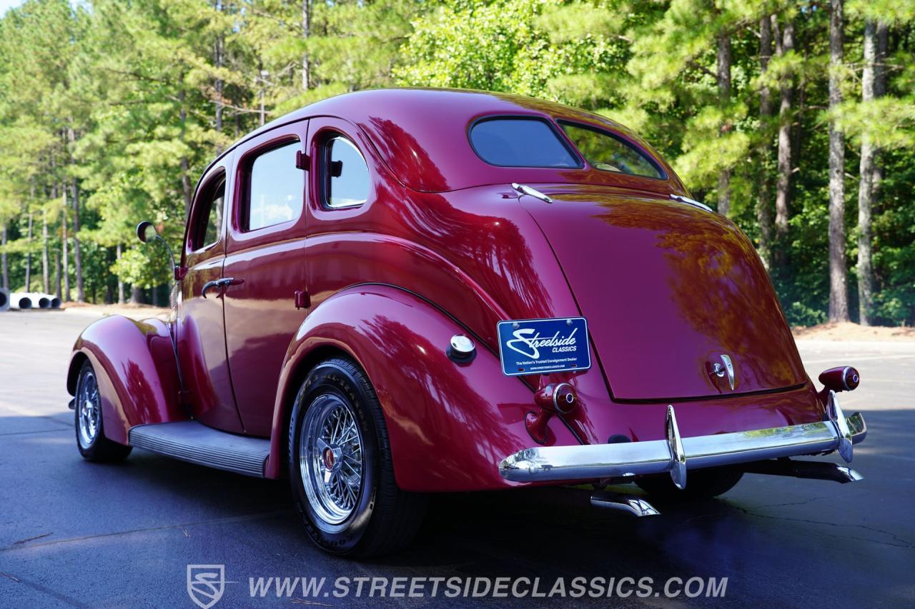 1937 Ford Deluxe