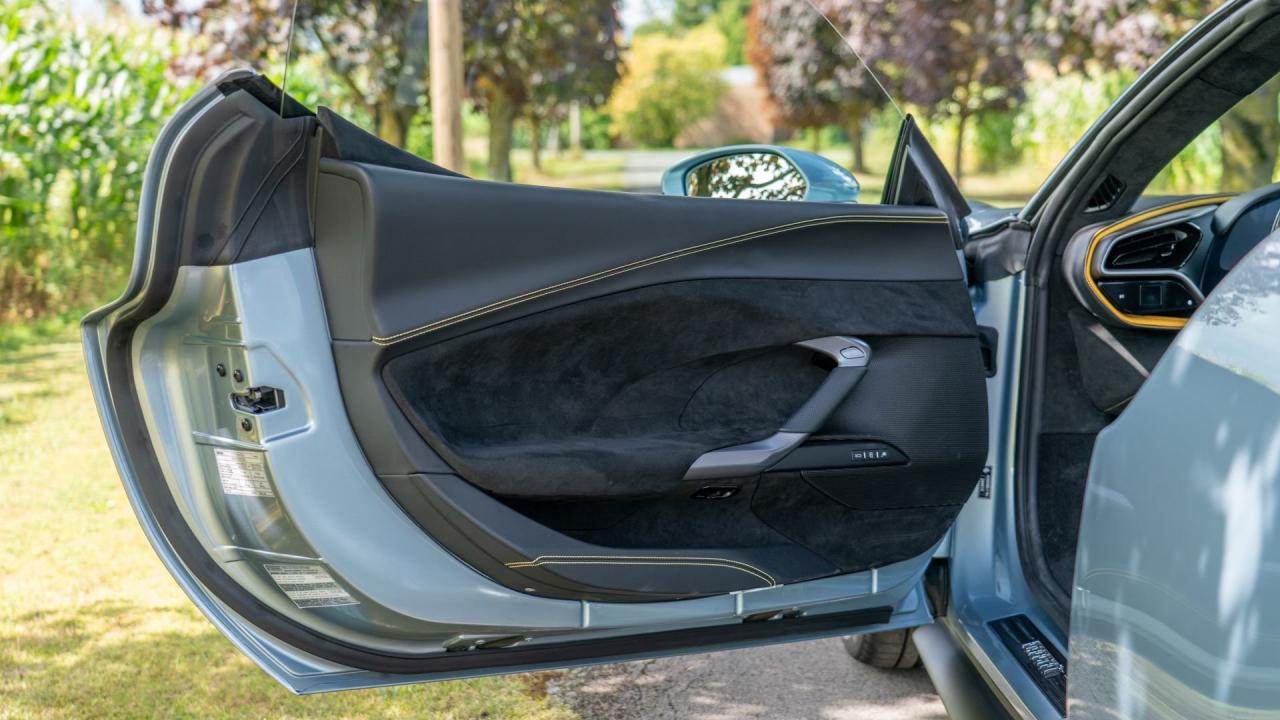 2025 Ferrari 296 GTS