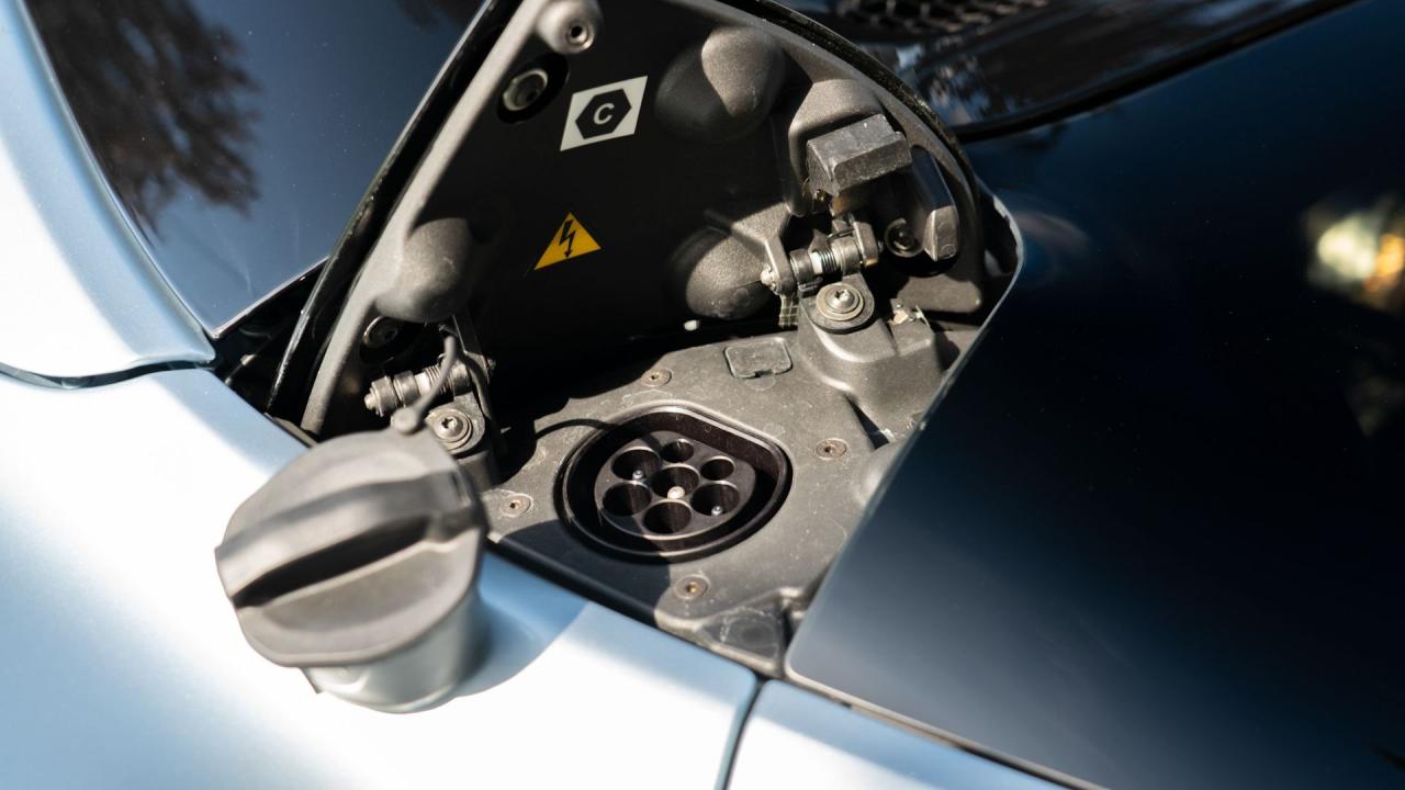 2025 Ferrari 296 GTS