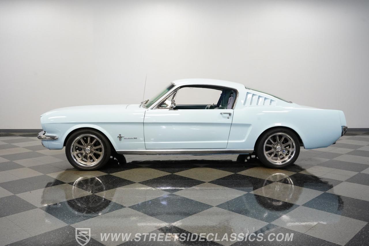 1966 Ford Mustang 2+2 Fastback Coyote Restomod