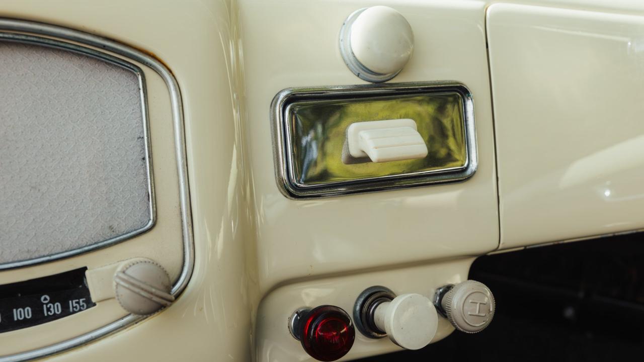 1953 Porsche 356 Pre-A &ldquo;Knickscheibe&rdquo; 1500 Cabriolet