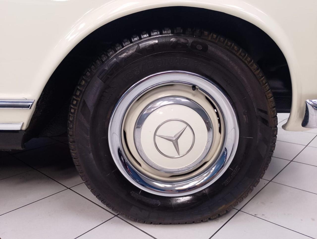 1965 Mercedes - Benz BENZ  230 SL PAGODE 1965